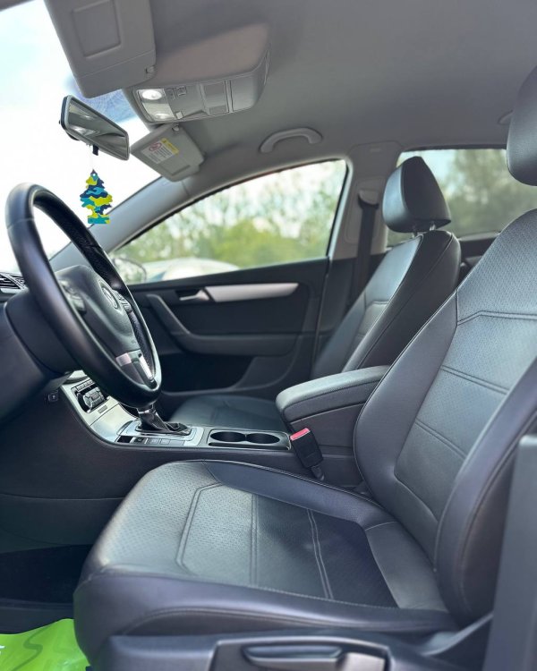 Volkswagen Passat B7 - Image 7