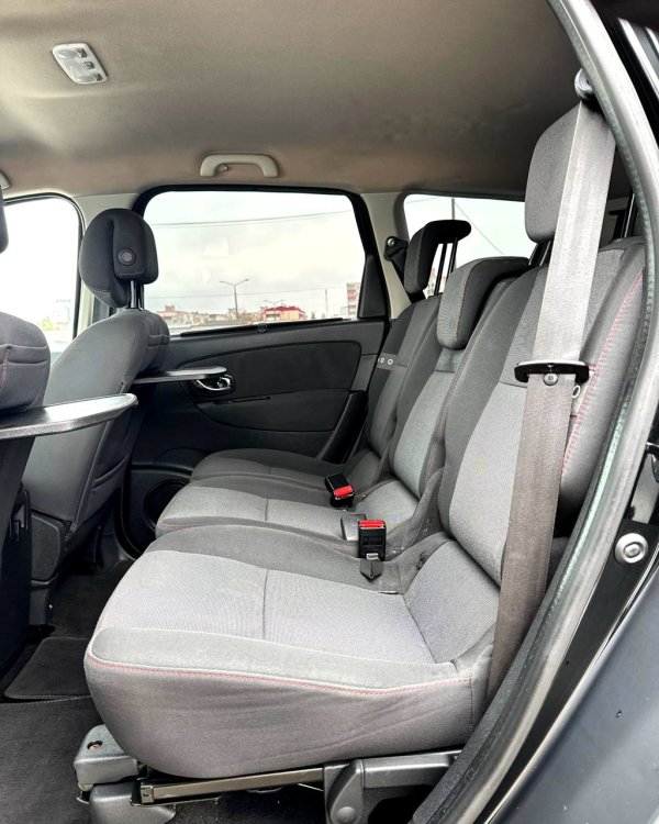 Renault Grand Scenic - Image 13