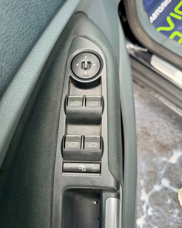 Ford Grand C-Max I - Image 15