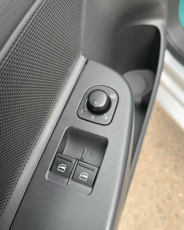 Volkswagen Golf V - Image 14