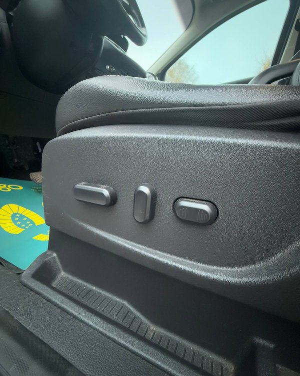 Ford Escape III - Image 20