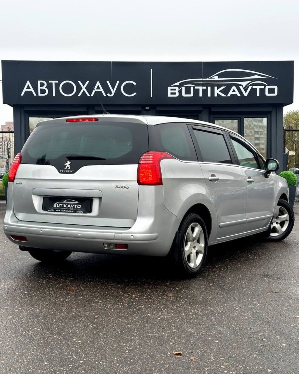 PEUGEOT 5008 - Image 6