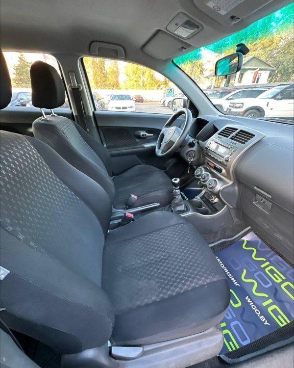 Toyota Urban Cruiser I - Image 12