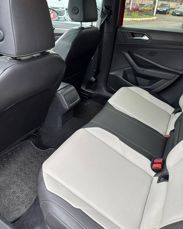 Volkswagen Jetta VII - Image 11